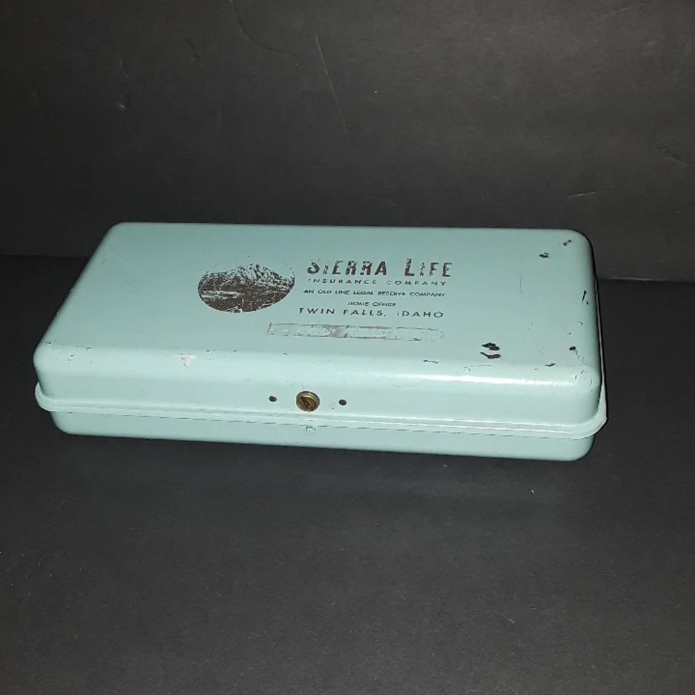 BLUE SIERRA LIFE INSURANCE COMPANY TWIN FALLS ID METAL LOCK BOX W/ ONE KEY